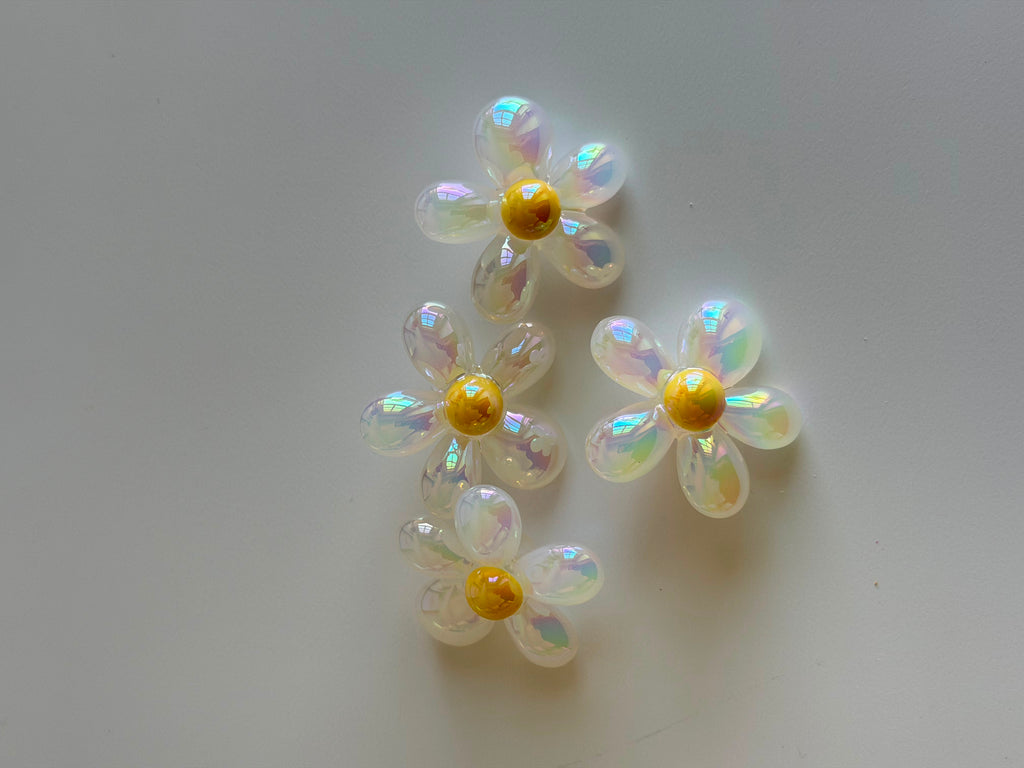 Iridescent Daisy Flower Beads